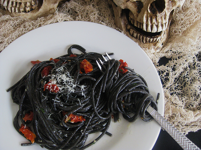 черные спагетти