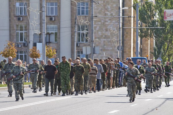 парад пленных в Донецке