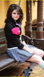 selena-gomez-spring-shoot-05-443ee6bfae894894eb32946a159a14a78f69dd0f